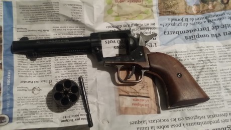 Hola vendo esta vieja réplica del colt 1873 single action army, es bastante antigua,
es mucho más realista 01