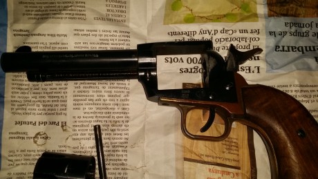 Hola vendo esta vieja réplica del colt 1873 single action army, es bastante antigua,
es mucho más realista 11