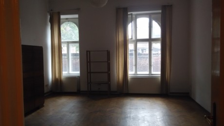 Hola, buenas a todos, os cuento, resulta que me voy un año a vivir a Cracovia , según tengo entendido 12