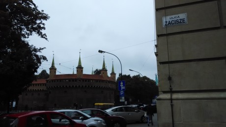 Hola, buenas a todos, os cuento, resulta que me voy un año a vivir a Cracovia , según tengo entendido 11