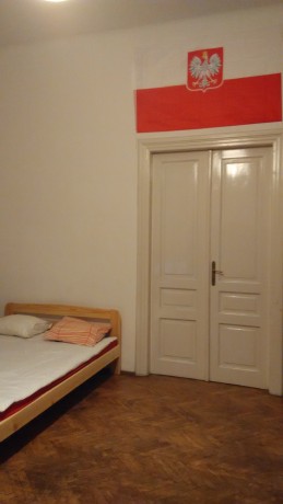 Hola, buenas a todos, os cuento, resulta que me voy un año a vivir a Cracovia , según tengo entendido 10