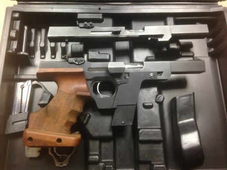 Se vende pistola Walther GSP, del calibre 22 Lr. mas kit del 32 por no usar , se vende con maletin , dos 01