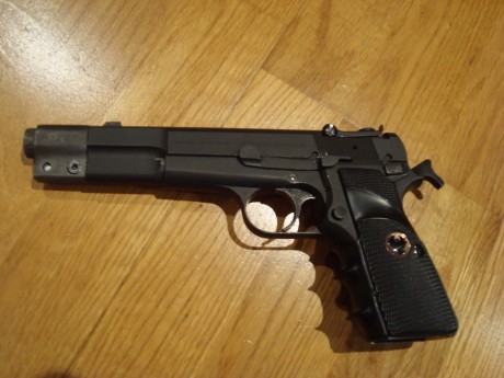 Hola compañeros, conoceis alguno la pistola Browning GP 35 Competicion de 6". Un compañero me cambia 01