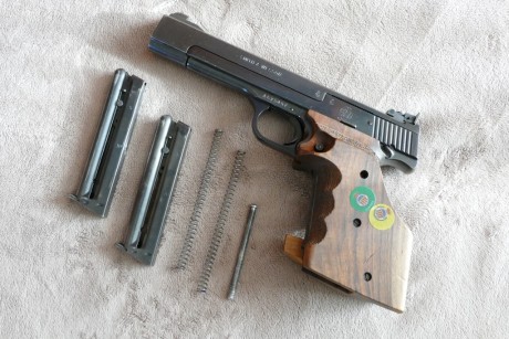- Vendo S&W Mod. 41 Cal. 22 lr, en perfecto estado de funcionamiento.
- La causa de la venta es por 71