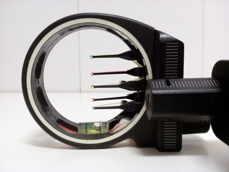 En venta lote compuesto por visor Tru-glo de 5 pines de fibra optica mas iluminador para uso nocturno 02