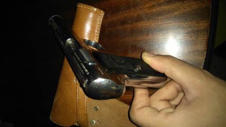 Hola compañeros
Pongo a la venta esta preciosidad de Astra 300 niquelada de origen, del calibre 9 corto. 01