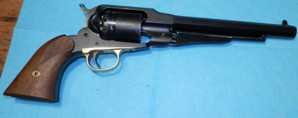 Hola, además de los dos rifles vendo revólver de avancarga de Pedersoli calibre 44 modelo "remington 02