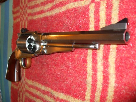 Buenos días, ofrezco un revolver de la casa Uberti modelo 1858 Remington en inoxidable tipo target, calibre 11