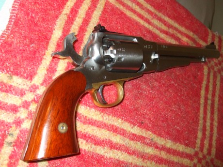Buenos días, ofrezco un revolver de la casa Uberti modelo 1858 Remington en inoxidable tipo target, calibre 10