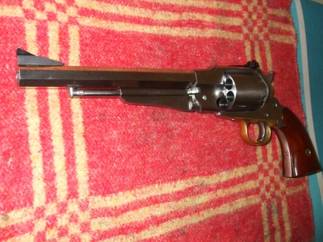 Buenos días, ofrezco un revolver de la casa Uberti modelo 1858 Remington en inoxidable tipo target, calibre 22