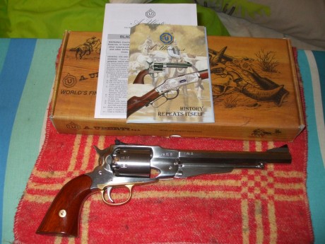 Buenos días, ofrezco un revolver de la casa Uberti modelo 1858 Remington en inoxidable tipo target, calibre 40
