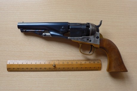 Otra de mis piezas en magnífico estado.
Cañón de 11cm y cal. 36 (bola 375). Marca Uberti guiado en AE. 01