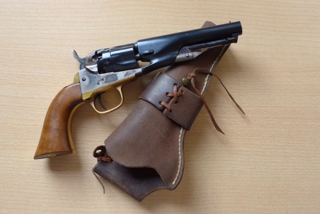 Otra de mis piezas en magnífico estado.
Cañón de 11cm y cal. 36 (bola 375). Marca Uberti guiado en AE. 00
