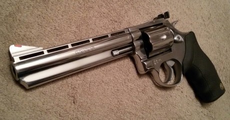   Hola de nuevo! 

Pongo en venta en Madrid mi revólver Taurus  del .357MG/.38 SPL de 6", prefiero 02