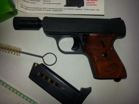 Se vende pistola de fogueo de la marca Alemana S&M modelo 110 de 8mm, con su caja original, accesorios 01