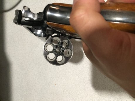 Hola, vendo revolver Llama Suopercomanche, guiado en A y con aproximadamente 150 disparos, en 6,5" 01