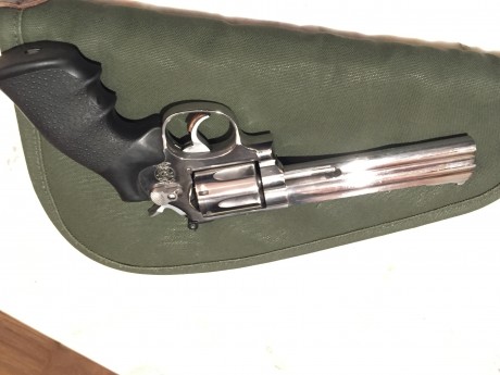 Hola compañeros

Vendo precioso Revolver Smith Wesson 686, en Inox pulido a espejo, una maravilla, con 01
