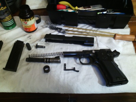 Buenas tardes:
Vendo pistola Llama 9 mm PB en Buen estado.
Precio 150€ Escucho ofertas IMG_20151025_180617.jpg 02