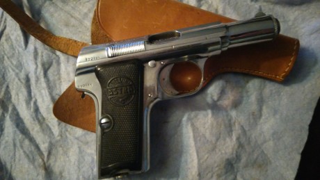 Hola compañeros
Pongo a la venta esta preciosidad de Astra 300 niquelada de origen, del calibre 9 corto. 91