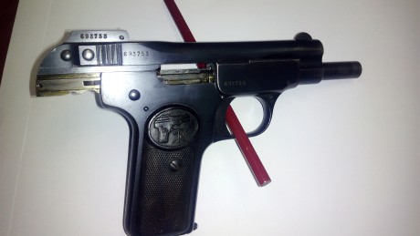 Vendo pistola FN browning mataduques. Calibre 7,65 modelo de 1900. Muy buen estado de conservación. Funcionando. 00