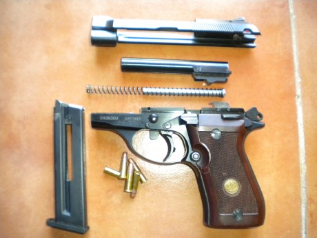 Saludos al Foro. Vendo una pistola Beretta Cheetah, calibre 22 LR. Perfecto estado y funcionamiento, dispara 01