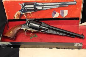 Hola vendo este revolver,porque no me hago a el.Para mi tiene la empuñadura pequeña,yo tengo la mano muy 00