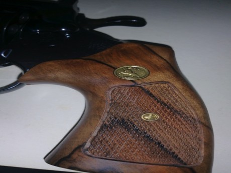 Se vendería por 700 euros (admito ofertas con dos dedos de frente y arma y dinero tb ) o en su defecto 00