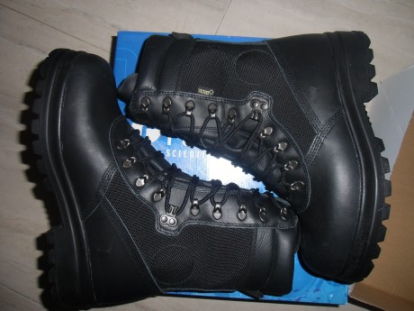 Vendo Bota Militar acabado cuero y textil, con forro interior Gore Tex, usada por la Guardia Civil, unidades 00