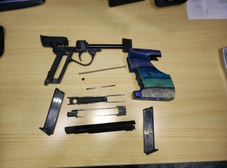 Hola,

Vendo esta pistola es del 22lr,funciona perfectamente pero ha comenzado a realizar un doble disparo 02