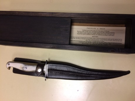 Un cuchillo, aunque no muy visto, de todos conocido, es el Macho Riojano.
Un cuchillo que se usaba tanto 92