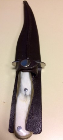 Un cuchillo, aunque no muy visto, de todos conocido, es el Macho Riojano.
Un cuchillo que se usaba tanto 91