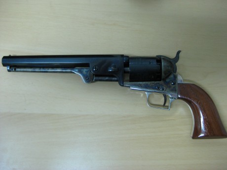 Hola a todos:
Pongo de nuevo a la venta mi magnífico Colt Navy 1851 Second Generation, auténtico Colt, 02