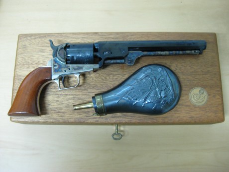 Hola a todos:
Pongo de nuevo a la venta mi magnífico Colt Navy 1851 Second Generation, auténtico Colt, 00