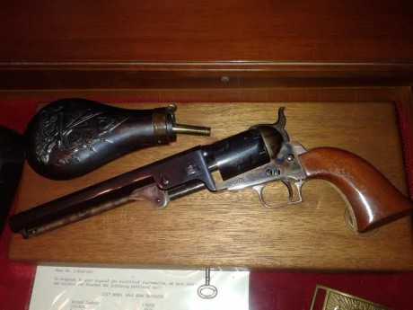Hola a todos:
Pongo de nuevo a la venta mi magnífico Colt Navy 1851 Second Generation, auténtico Colt, 10