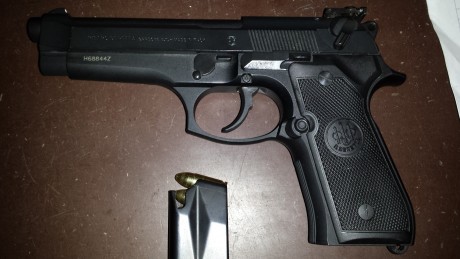 Hace 6 meses adquirí una Beretta 92 FS de 9 mm con dos cargadores, manual y maletin acompañado de su kit 00