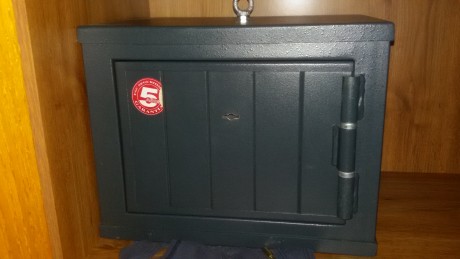 Vendo armero para arma corta, un Fac Elite iii de 12lts de capacidad, yo he tenido guiadas 6 armas con 00