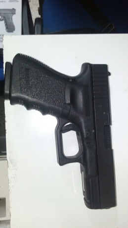 VENDIDA. Se puede cerrar el hilo. Gracias a tod@s y un saludo.

Hola:
Un compañero vende su Glock 19 3ª 01