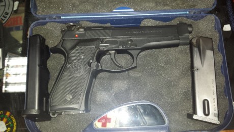Hace 6 meses adquirí una Beretta 92 FS de 9 mm con dos cargadores, manual y maletin acompañado de su kit 32