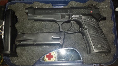 Hace 6 meses adquirí una Beretta 92 FS de 9 mm con dos cargadores, manual y maletin acompañado de su kit 31