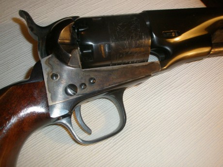 Vendo dos Navy de Uberti en calibre .36, nuevos. Tienen la posibilidad de acoplar una culata pues llevan 10