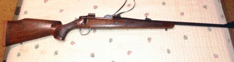 Sako del modelo anterior al 75, cal 30-06,cerrojo a 90º, cargador 5+1, extractor pasivo, bases Leupold 02