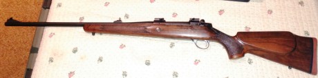 Sako del modelo anterior al 75, cal 30-06,cerrojo a 90º, cargador 5+1, extractor pasivo, bases Leupold 01