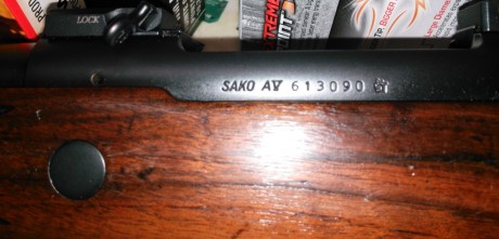 Sako del modelo anterior al 75, cal 30-06,cerrojo a 90º, cargador 5+1, extractor pasivo, bases Leupold 21