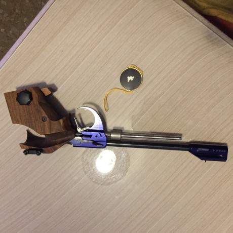 Buenas vendo pistola libré Hammerli por cese de modalidad, está muy nueva con pocos tiros, maletín original, 01