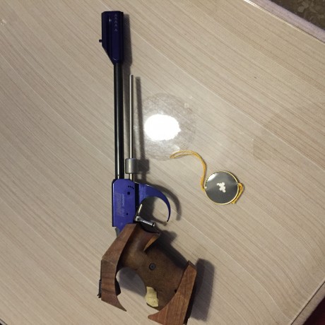 Buenas vendo pistola libré Hammerli por cese de modalidad, está muy nueva con pocos tiros, maletín original, 00