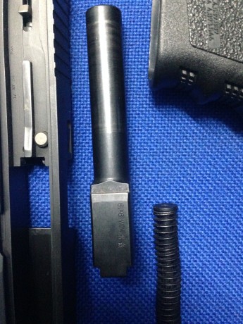 VENDIDA. Se puede cerrar el hilo. Gracias a tod@s y un saludo.

Hola:
Un compañero vende su Glock 19 3ª 50