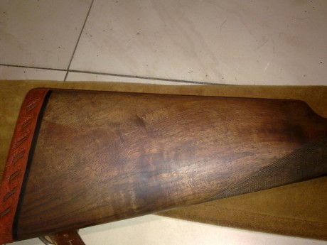 Extraordinaria arma de lujo,con maderas seleccionadas y grabados sublimes.Practicamente sin uso y en perfecto 01