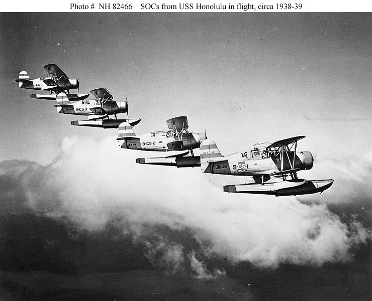 Sé que al principio de la II Guerra Mundial, habían en servicio algunos aviones biplanos (Gloster Gladiator, 32