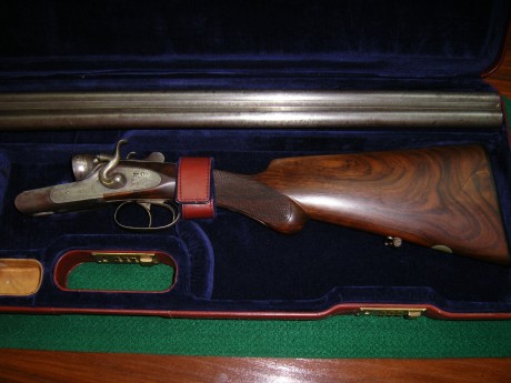Vendo escopeta paralela de perrillos marca Victor Sarasqueta Cortaberría y Cía de perrillos en perfecto 02