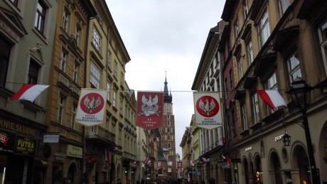 Hola, buenas a todos, os cuento, resulta que me voy un año a vivir a Cracovia , según tengo entendido 01